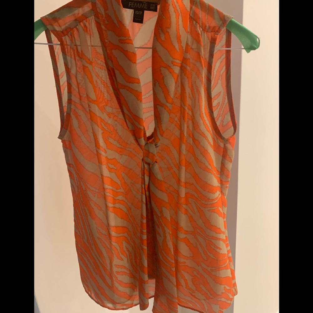 Femme sleeveless blouse with tie